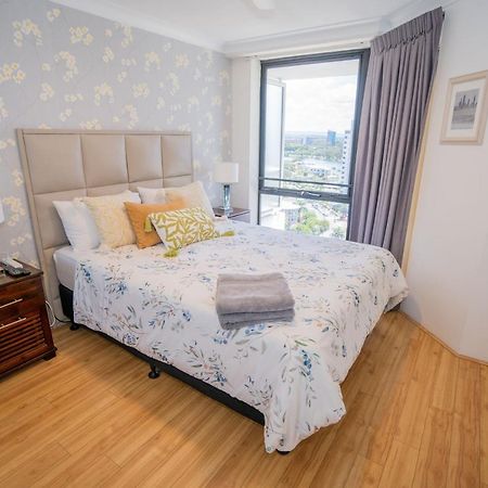 Large Surfers Paradise Apartment With Fantastic Views Gold Coast Exterior photo
