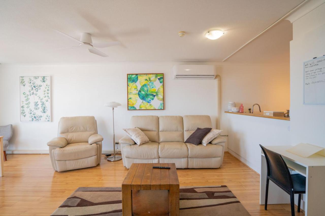 Large Surfers Paradise Apartment With Fantastic Views Gold Coast Exterior photo