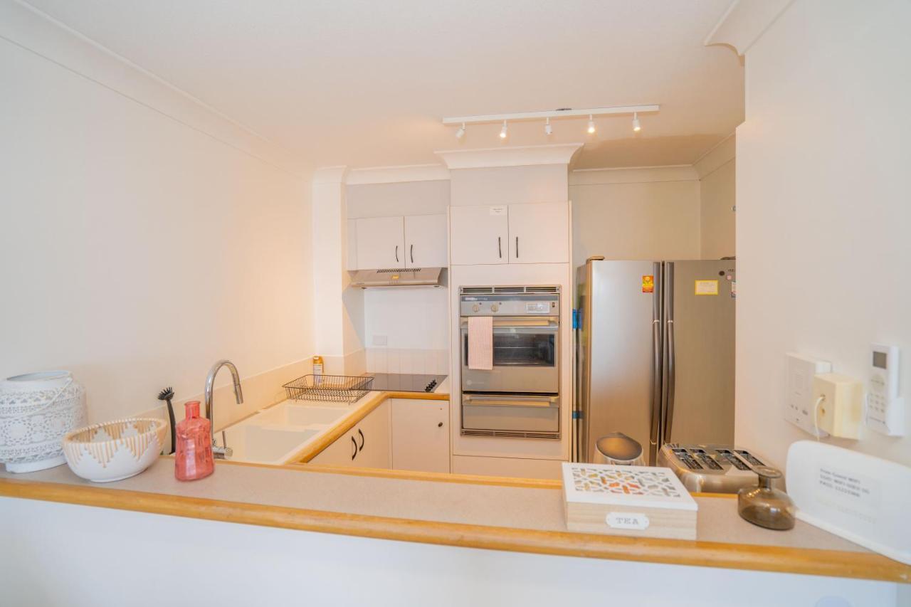 Large Surfers Paradise Apartment With Fantastic Views Gold Coast Exterior photo